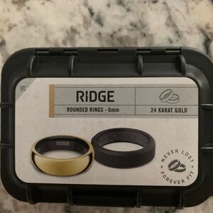 24 Karat Gold and Black Rounded Rings - 6mm